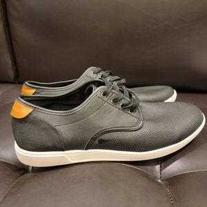 Steve Madden. Size 12. Casual. In great condition without Box.